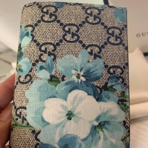 Sold. Gucci bloom wallet. - Picture 2 of 4